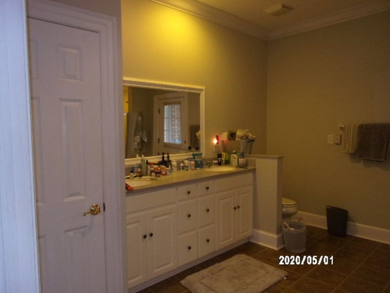 before bath remodel