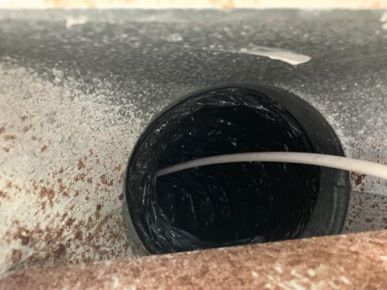 we professionally clean HVAC ducts