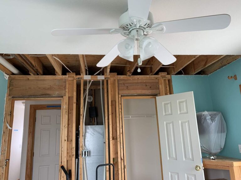 room in drying mode, exposed all wet areas for drying conditions