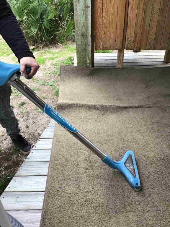 Water extraction from carpets